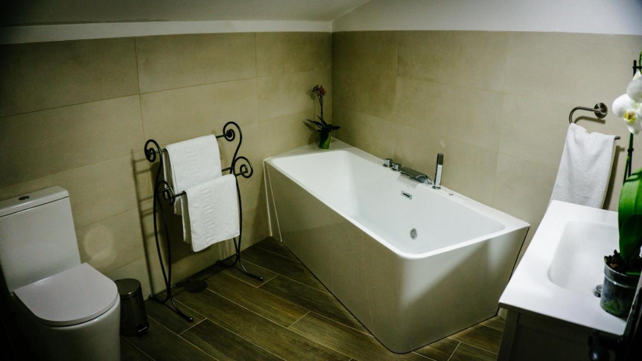 הוילה El Aprisco, Con Piscina Climatizada En Hueva-Guadalajara מראה חיצוני תמונה